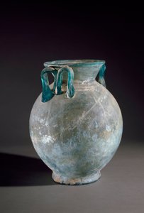 Římské umění: skleněná váza s uchem. Z italských Pompejí. Národní archeologické muzeum v Neapoli od Roman