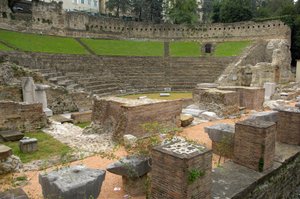 Římské umění: pohled na římské divadlo (1. př. n. l.), Terst Itálie (foto) od Roman