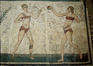 Římské umění: mladé ženy hrající míč. Mladí Římané se zabývali tělesnými cvičeními. Nosí bederní roušku kolem ledvin a strofium od Roman