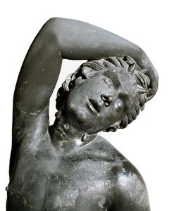 Satyr, bronzová socha od Roman