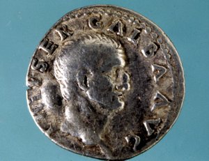 Stříbrná mince s podobiznou římského císaře Galby (5 př. nl - 69 n. l.) JC). Sbírka milánské medaile. od Roman