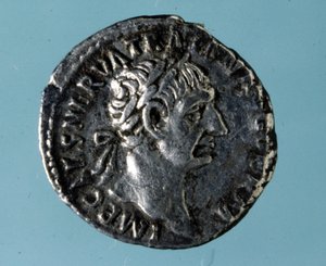Stříbrná mince s podobiznou římského císaře Nervy (26 - 98). od Roman