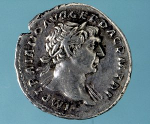Stříbrná mince s podobiznou románského císaře Trajána (53 - 117). Sbírka milánské medaile. od Roman
