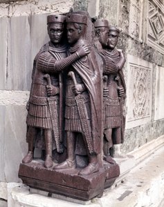 Tetrarchové. Plastiky v červeném porfydu ze 4. stol. Benátky, náměstí svatého Marka. od Roman