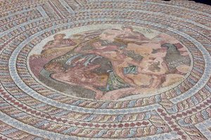 Theseus a Minotaurus, Theseův dům, Pafos, Kypr (mozaika) od Roman