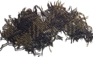 Fragment vlněné látky s jednoduchým károvaným vzorem, z ústí hrnce obsahujícího poklad římských mincí, z Falkirku, kolem 230 n. l. (vlna) od Roman