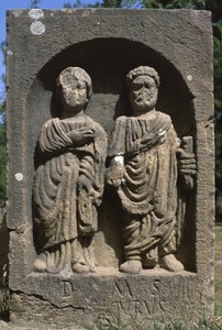 Stéla se dvěma lidskými postavami, Vrcholné císařské období (27 př. nl-395 n. l.) od Roman Imperial Period