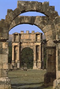 Triumfální oblouk postavený na počest císaře Caracally, vrcholné císařské období (27 př.nl-395 n.l.) od Roman Imperial Period