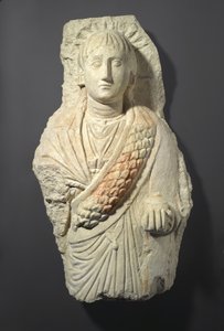 Pohřební postava ženy, nalezená v Oxyrhynchos, 3.-4. století (vápenec se stopami gessa a barvy) od Roman Period Egyptian