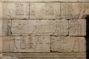 Reliéf z chrámu Dendur, cca 10 př. n. l. (liparský pískovec) od Roman Period Egyptian