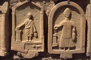 Stély zobrazující lidské postavy od Roman Republican Period