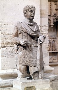 Galský válečník za římské říše (oblečený v římském stylu), Lapidaire Museum, Avignon. od Roman Roman