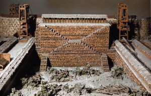 Římský starověk: model reprodukující obléhání Avaricum (dnešní Bourges) římskými legiemi Julese Cesara proti armádě Vercingetorixe během války v Galii. 52 před naším letopočtem. Agger s kmeny stromů před zdí Avaricum. Řím, Museo della Civilta R od Roman Roman