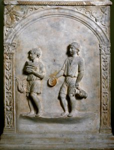 Římské umění: pohřební oltář zobrazuje dva služebníky nesoucí předměty k obětování. Nízká úleva. Řím, Museo Nazionale Romano od Roman Roman