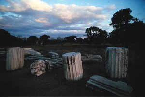 Ruiny z chrámu Athény od Roman Roman