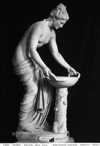 Socha zobrazující Danaide (mramor) od Roman Roman