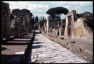 Ulice klesající směrem k koupališti, 5. století před naším letopočtem – 1. století našeho letopočtu od Roman Roman
