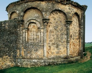 Apsida při pohledu zvenčí, kostel svatého Michaela (Parroquia católica de san Miguel Arcángel) ve Valdenebro, Soria, Kastilie a León, Španělsko, konec 12. - začátek 13. století (foto) od Romanesque