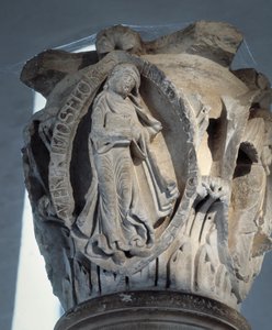 Hlavní město sboru (socha od Romanesque