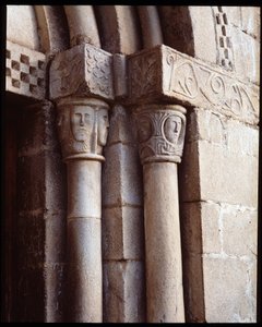 Hlavní města církve od Romanesque