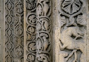 Dekorativní detaily fasády baziliky, začátek 12. století (reliéf) od Romanesque