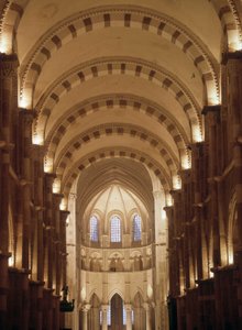 Interiér katedrály Vezelay od Romanesque