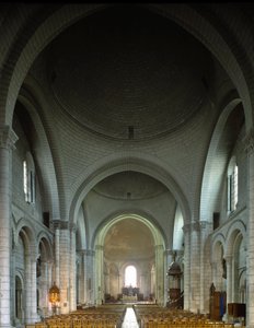 Vnitřní pohled na Cathedrale Saint Pierre (Saint Pierre) od Romanesque