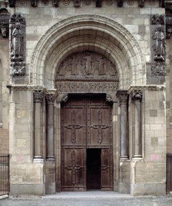 Jižní portál baziliky od Romanesque