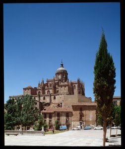 Pohled na katedrálu od Romanesque