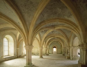 Pohled na skriptorium, místo setkávání komunity, cisterciácké opatství založené ve 12. století. Fontenay, Zlaté pobřeží od Romanesque