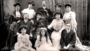 The Lloyd Family, počátek 20. století.
