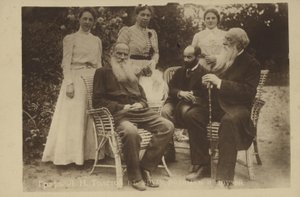 Leo Tolstoy s rodinou a přáteli od Russian Photographer