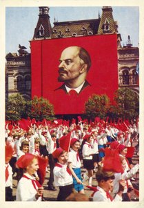 Prvomájový průvod na Rudém náměstí v Moskvě od Russian Photographer
