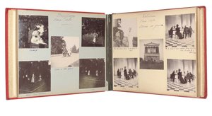 Ruská císařská rodina, stránka z alba fotografií, cca 1897-99 (černobílá fotografie) (viz také 487673-80) od Russian Photographer
