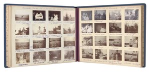 Ruská císařská rodina, stránka z alba fotografií, cca 1897-99 (černobílá fotografie) (viz také 487673-80) od Russian Photographer
