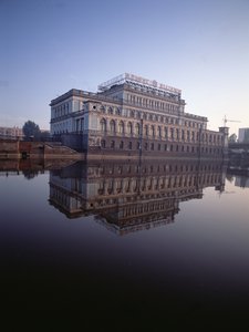 Pohled na starou burzu od Russian School
