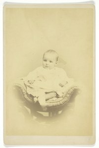 Bez názvu Portrét sedícího dítěte, 18501899. od S. A. Thomas