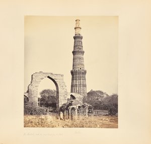 Dillí; Kutub Minar s Velkým obloukem od západu od Samuel Bourne