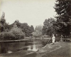 Prachový kanál pod Chunar Bagh, Kašmír, S.O. 1865 (albumen stříbrný tisk)
