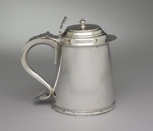 Tankard, kolem roku 1710 od Samuel Vernon
