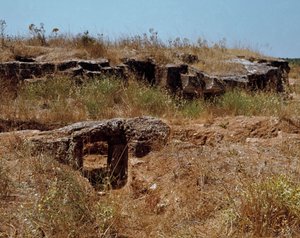 Nuragická kultura (nuraghi) Sardinská: ruiny přednuragického města na megalitickém místě Anghelu Ruju: centrální věž. 20. století před naším letopočtem. Alghero, Sardinie Itálie od Sardinia Nuragic Civilization