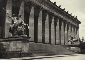 Berlín: Altes Museum; Staré muzeum (černobílá fotografie)