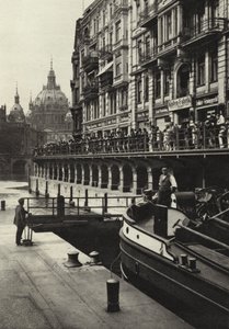 Berlín: zámek Muhlendamm Spree; Spree Lock (černobílá fotografie) od Sasha Stone