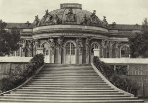 Postupim, zámek Sanssouci; Palác Sanssouci (černobílá fotografie) od Sasha Stone