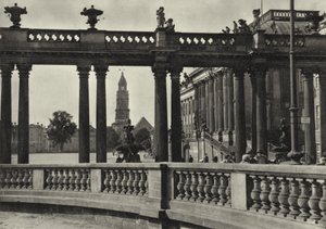 Postupim, Stadtschloss, Kolonnaden an der Havel; Městský palác, Kolonády na Havle (čb foto) od Sasha Stone