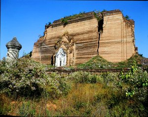 Mingun Paya, postavený v letech 1790-1816 (foto) od School Burmese