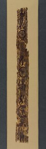 Okrasná nárameníka z tuniky, 600-650 (tkaní gobelínů s doplňkovým omotáváním útku, nebarvené len a barvená vlna)