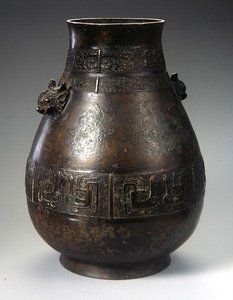 Váza Hu s litou dekorací (bronzová) (viz také 272172 a 272173) od School Chinese