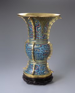 Váza a stojan ve tvaru Zun (cloisonne enamel & zitan) (viz také 272146) od School Chinese