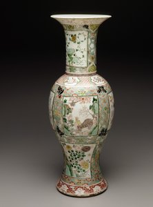 Váza, cca 1700 (porcelán a smalt) od School Chinese